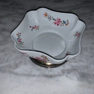 B & C L’moges Lowestoft scalloped bowl